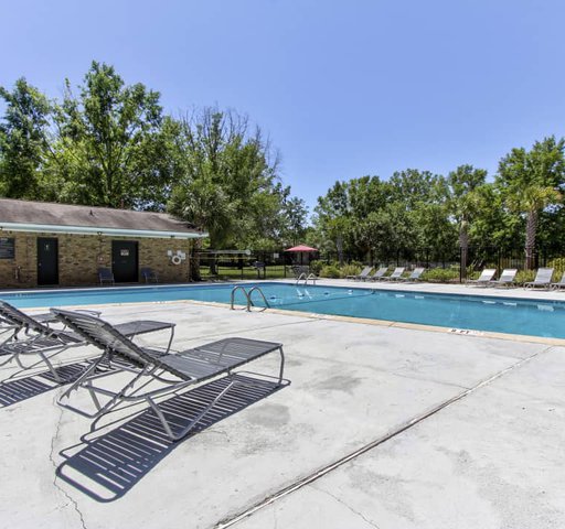 Cobblestone Apartment homes pool